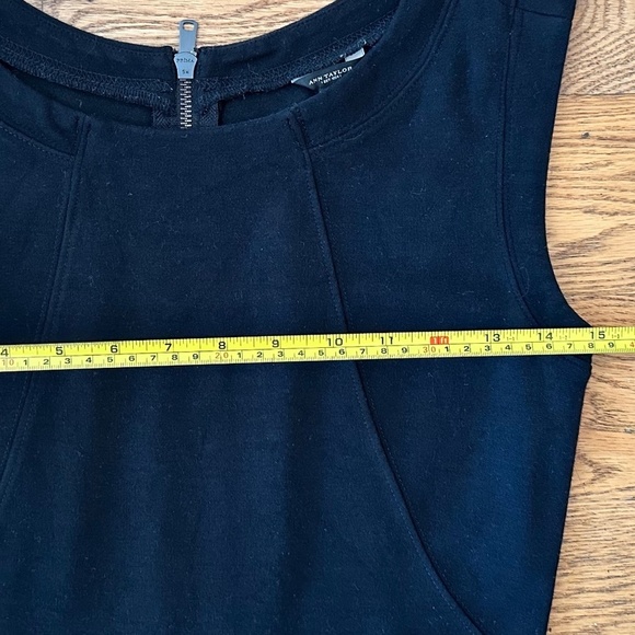 Ann Taylor Midi Scoop Neck Office Cocktail Dress in Size 0 - Picture 3 of 8